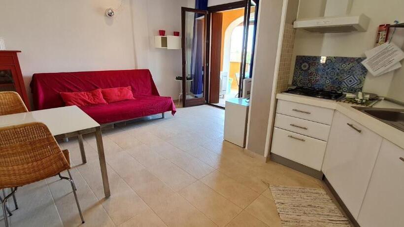 آپارتمان 1 خوابه با چشم‌انداز استخر, Residence Borgo Punta Villa