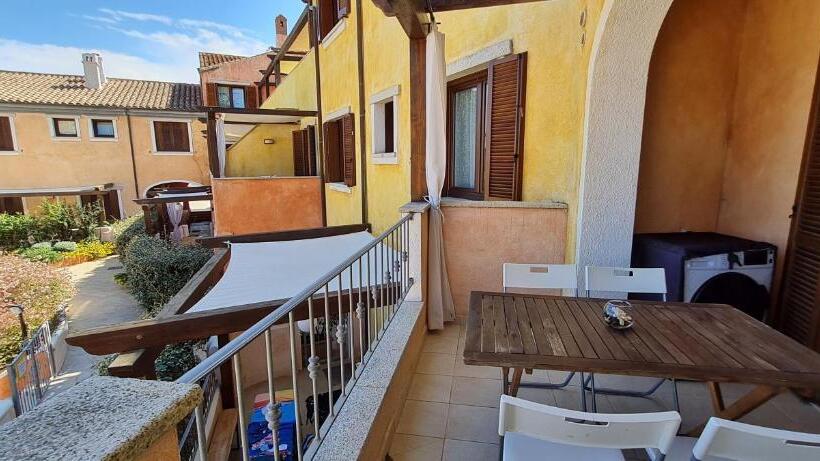 آپارتمان 1 خوابه با چشم‌انداز استخر, Residence Borgo Punta Villa