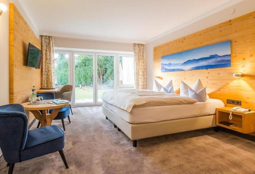 Трехместный Номер Стандарт с Балконом, Berlin Tegernsee