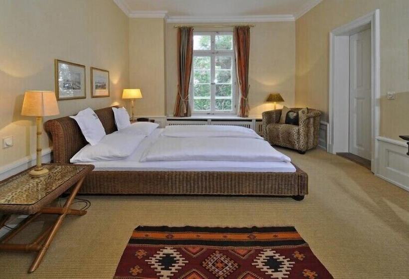 Номер Стандарт, Herrenhaus Von Low