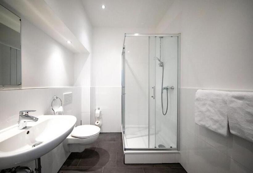 اتاق لوکس, SMARTY Airport Cologne Hotel - KONTAKTLOSER SELF CHECK-IN