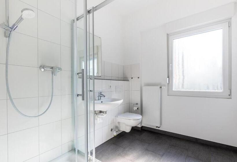 اتاق استاندارد سه نفره, SMARTY Airport Cologne Hotel - KONTAKTLOSER SELF CHECK-IN