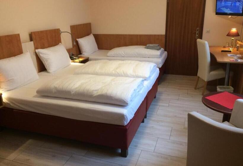 Номер Стандарт Трехместный, Adesso Hotel Göttingen   Pay At Property On Arrival Ihr Automatenhotel In Göttingen