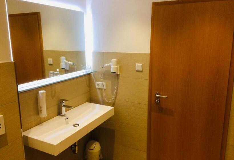 Номер Стандарт, Adesso Hotel Göttingen   Pay At Property On Arrival Ihr Automatenhotel In Göttingen