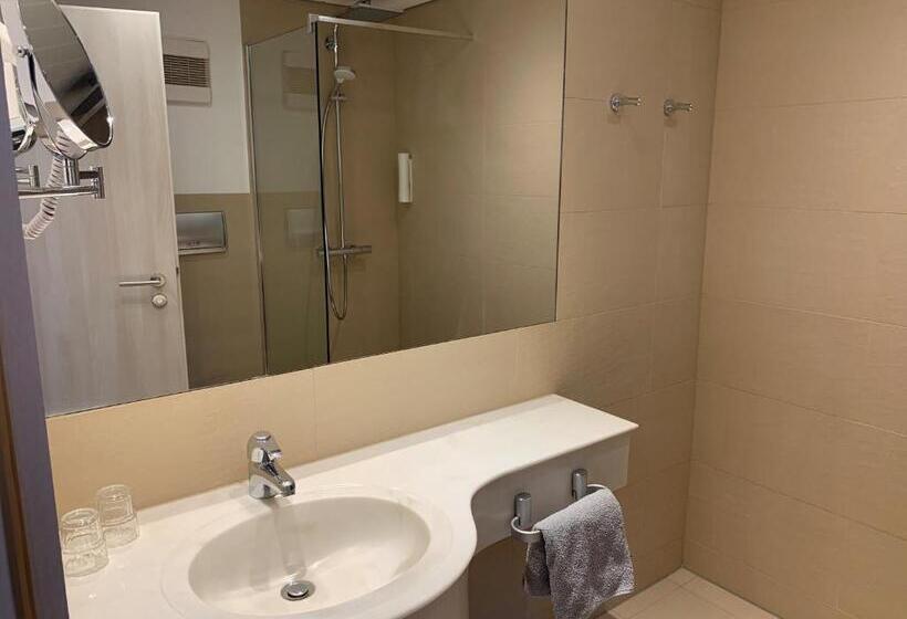 Номер Стандарт с Балконом, Adesso Hotel Göttingen   Pay At Property On Arrival Ihr Automatenhotel In Göttingen
