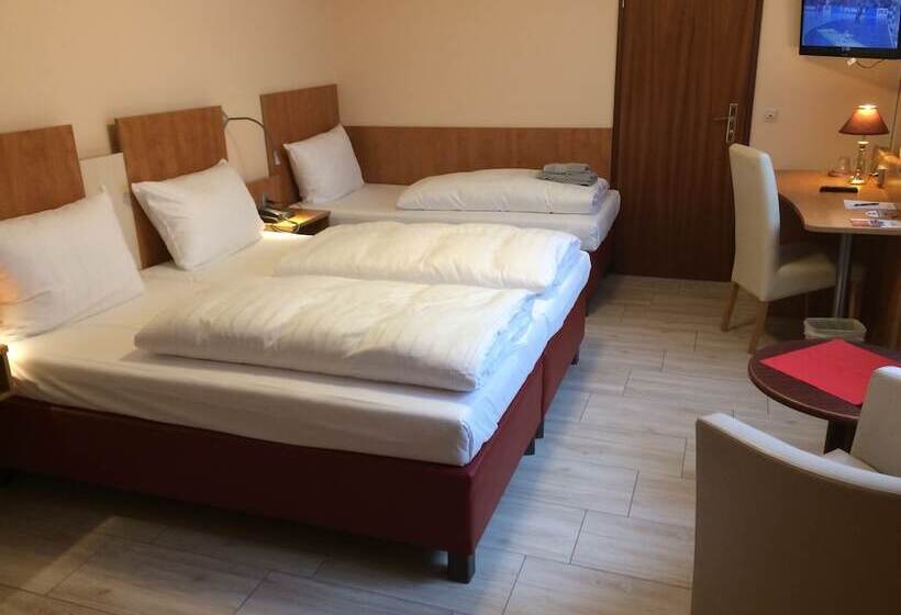 Номер Стандарт Трехместный, Adesso Hotel Göttingen   Pay At Property On Arrival Ihr Automatenhotel In Göttingen