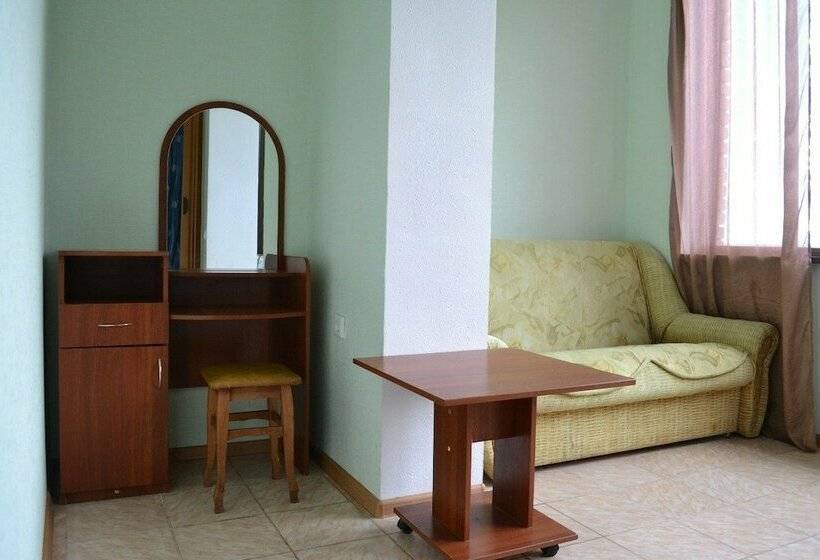اتاق ساده سه‌ نفره, Lazurnaya Plus