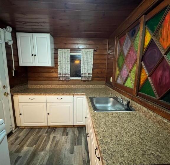 Семейный Номер Deluxe, Crest Lodge Historic Mountain Inn