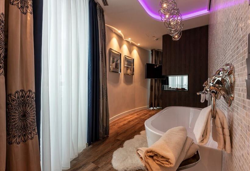 Полулюкс, Block Hotel & Living