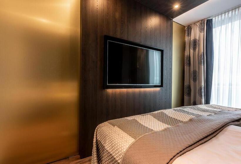 Полулюкс, Block Hotel & Living