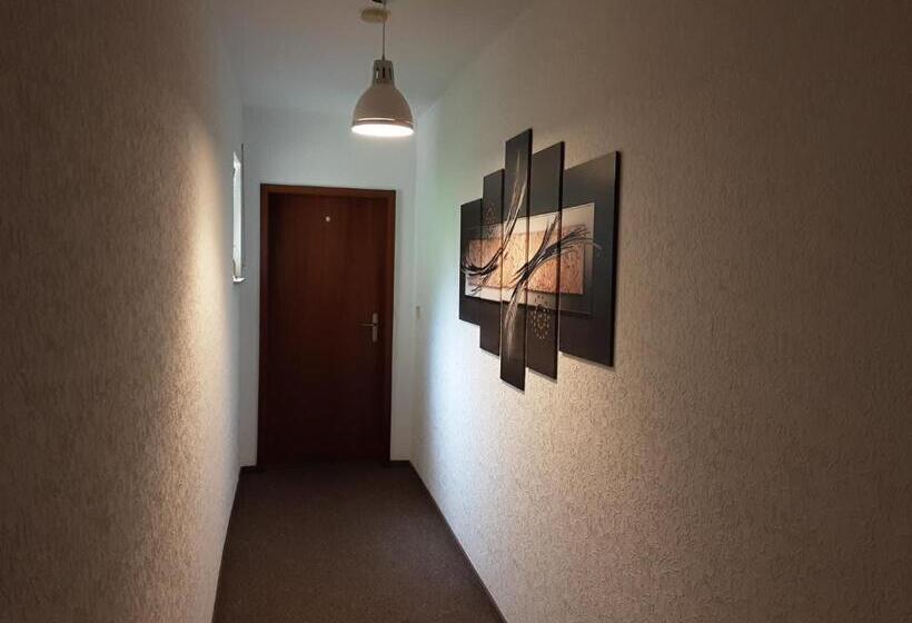 Трехместный Номер Стандарт с Балконом, Gasthof Zur Krone