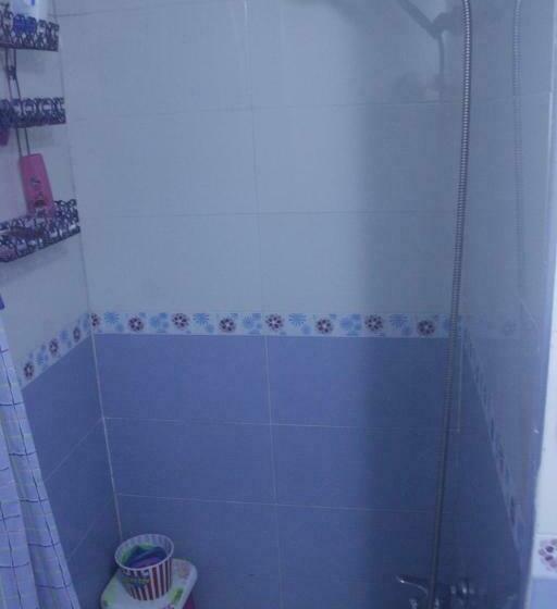 اتاق استاندارد با بالکن, Aliens Home