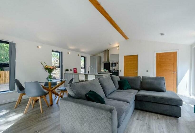 Дом 3 Спальни, Gadgirth Estate Lodges