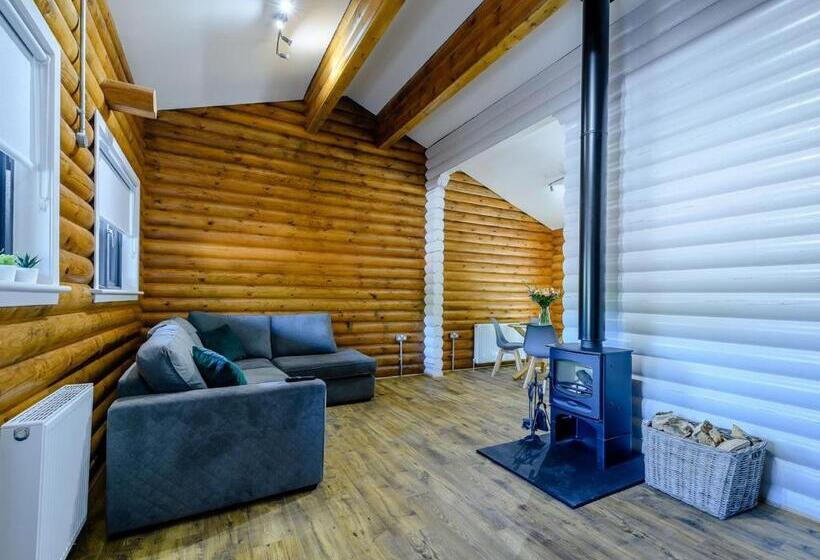 Дом 2 Спальни, Gadgirth Estate Lodges