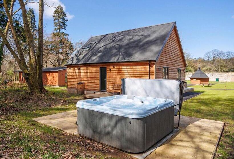 Дом 2 Спальни, Gadgirth Estate Lodges
