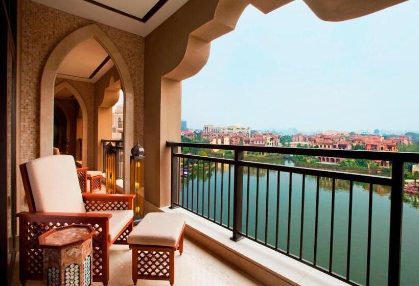 Номер Deluxe Вид на Сад, Sheraton Qingyuan Lion Lake Resort