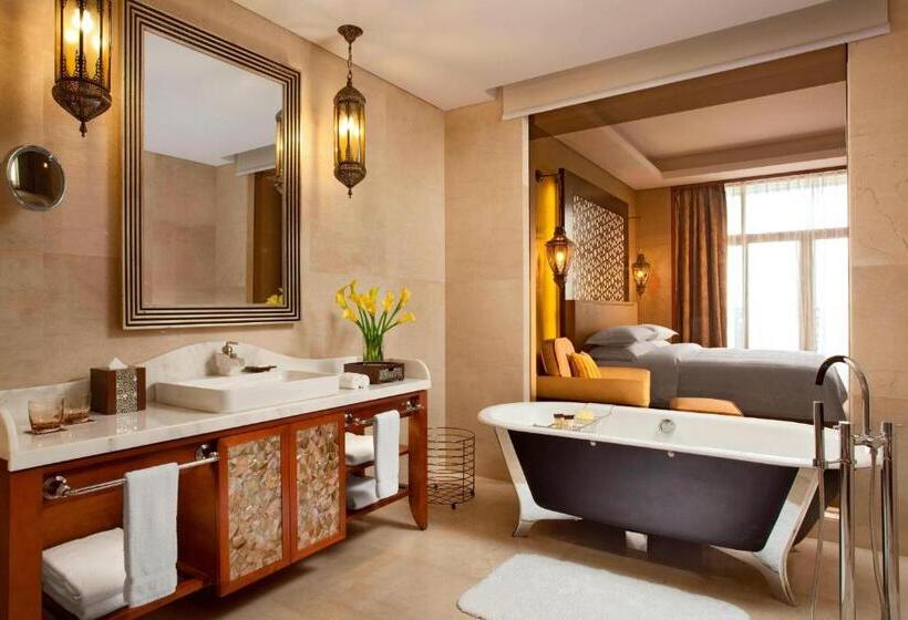 Люкс Executive Кровать Кинг, Sheraton Qingyuan Lion Lake Resort