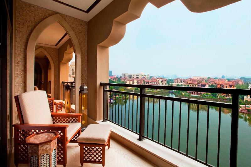 Номер Deluxe Вид на Сад, Sheraton Qingyuan Lion Lake Resort