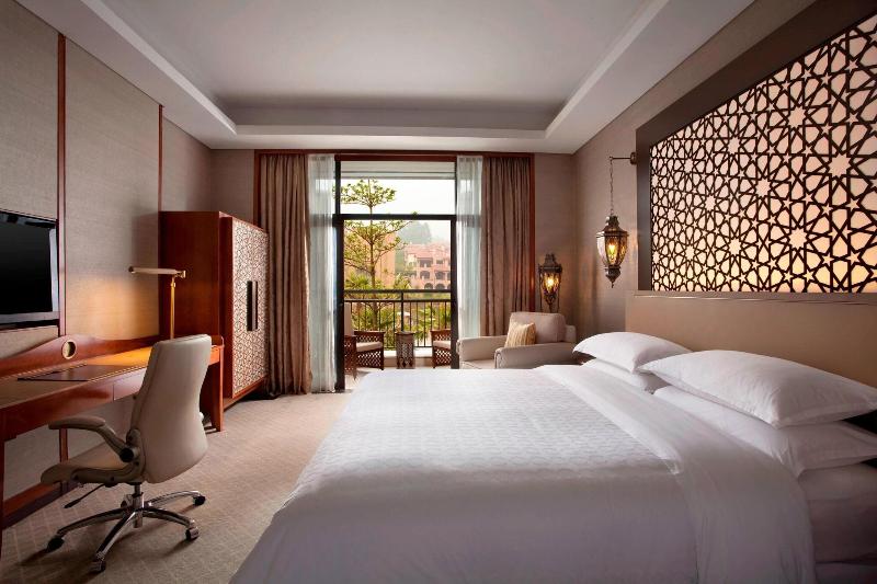 Номер Deluxe Вид на Сад, Sheraton Qingyuan Lion Lake Resort