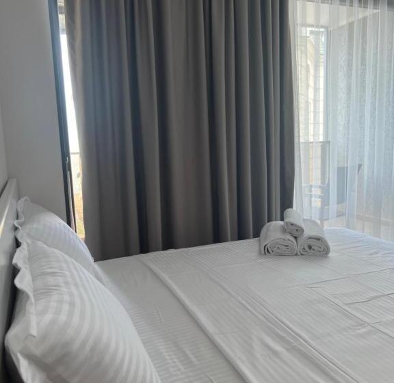 اتاق لوکس با بالکن و چشم‌انداز دریا, Green Rock Hotel Boutique
