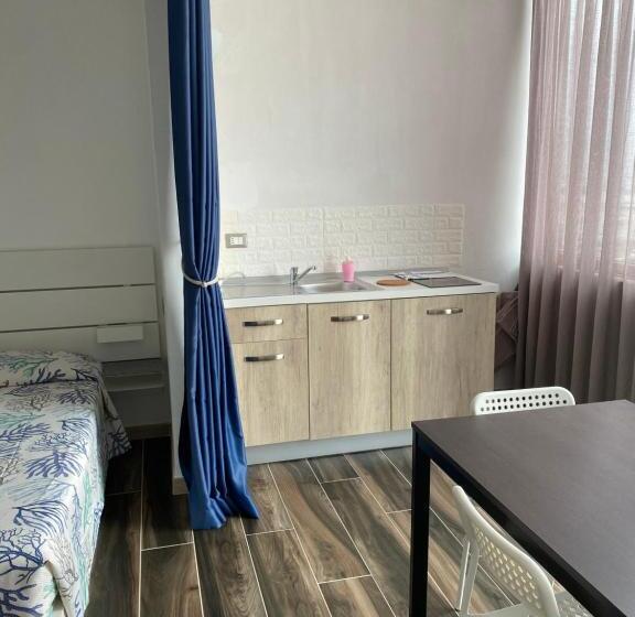 Семейный Номер, Manfredi Sea Room