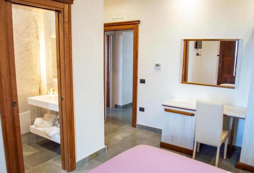 Номер Стандарт Вид на Море с Балконом, Palazzo Iaquinta   Rooms, Restaurant & Wellness