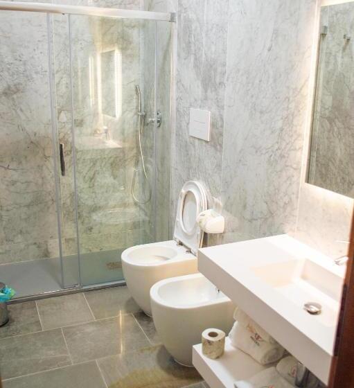 Трехместный Номер Стандарт с Балконом, Palazzo Iaquinta   Rooms, Restaurant & Wellness