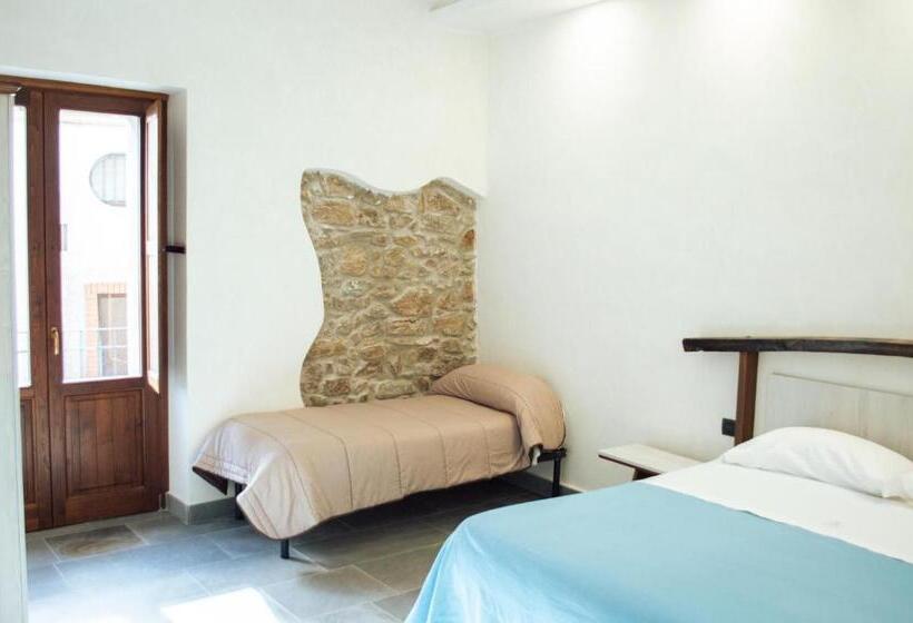 Трехместный Номер Стандарт с Балконом, Palazzo Iaquinta   Rooms, Restaurant & Wellness