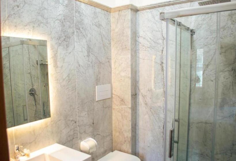 Номер Стандарт с Балконом, Palazzo Iaquinta   Rooms, Restaurant & Wellness