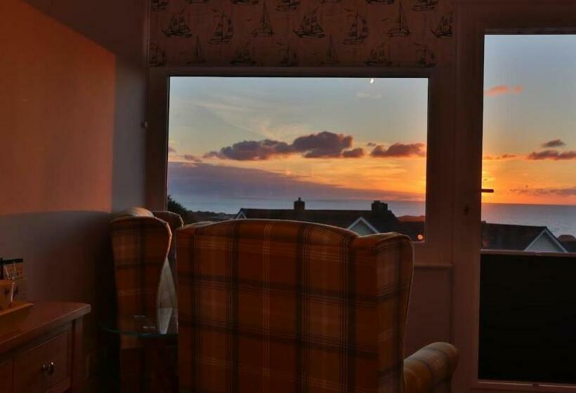 Номер Стандарт, Sirens Sunset Peaceful Retreat With Stunning Sea Views, 5 Minutes From Porth Beach