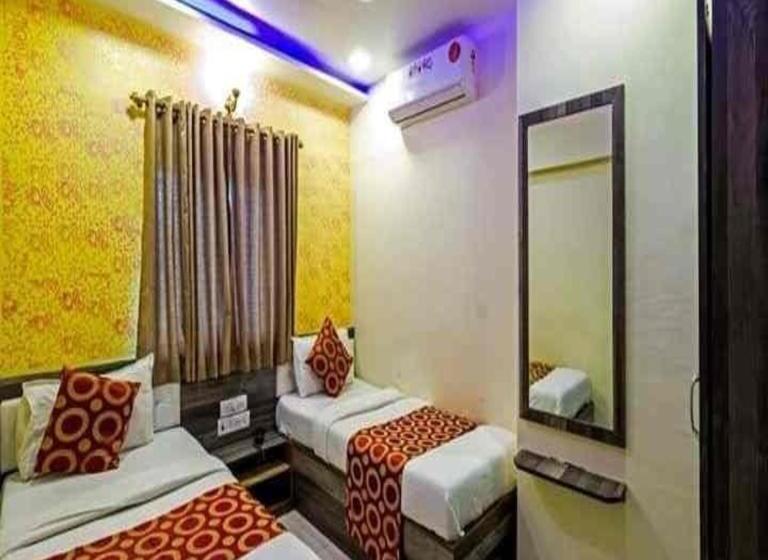 豪华三人间, New Sarah Inn, Andheri West