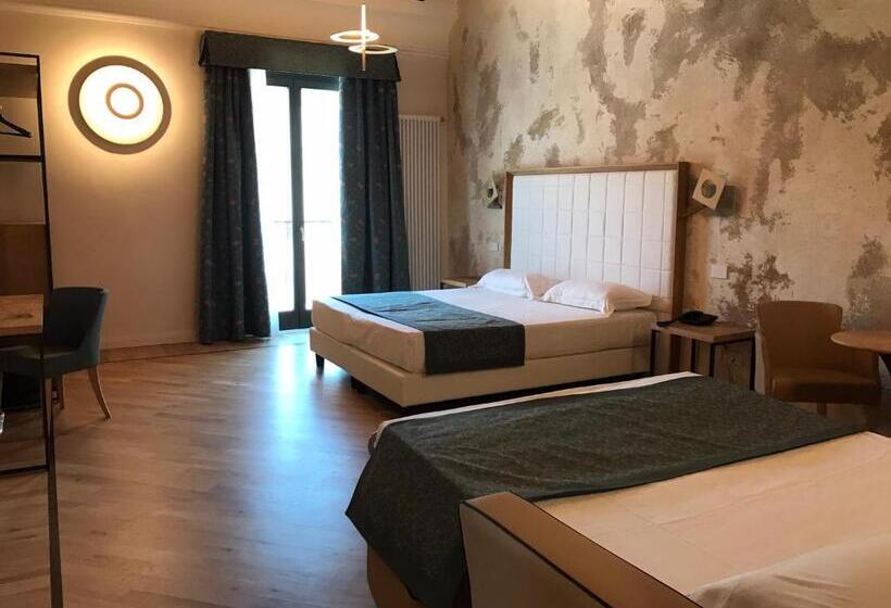 اتاق لوکس چهار تخته, Cà Uberti Palace