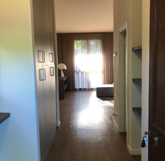 استودیوی استاندارد, Residenze Al Colle Dei Pini
