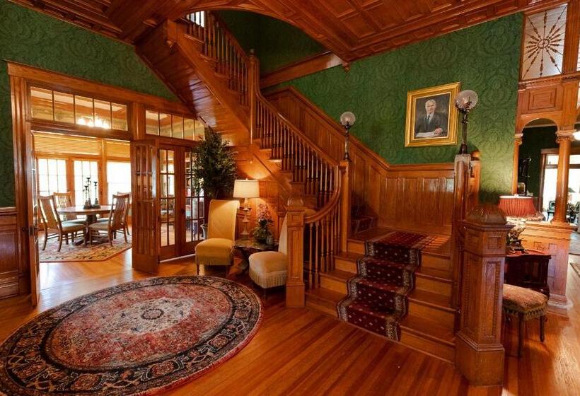 스탠다드 룸, Captain Henderson House