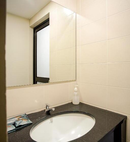 اتاق لوکس خانوادگی, Pp Hotel By Moxy