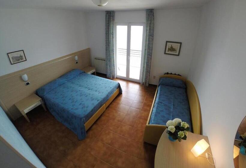 스탠다드 트리플 룸, Albergo Villa Edera