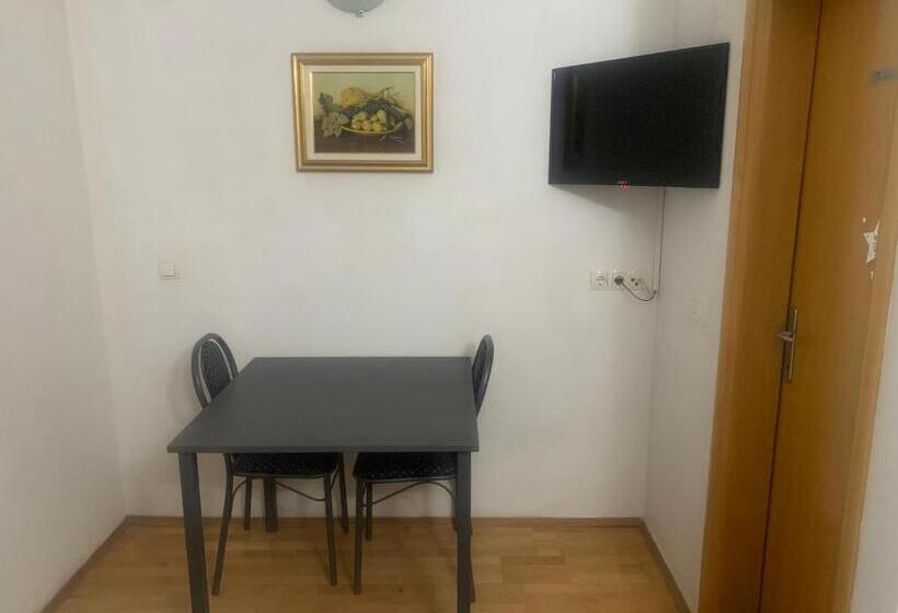 استودیوی لوکس, Villa Anja