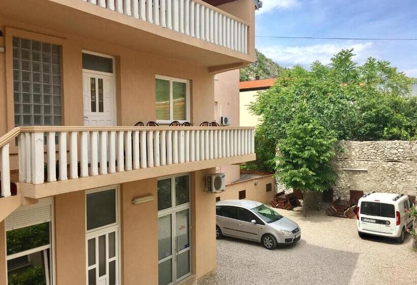 اتاق لوکس, Villa Anja