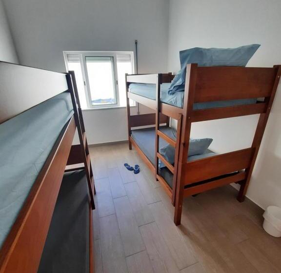 4인용 스탠다드 룸, Blue Sardine Hostel