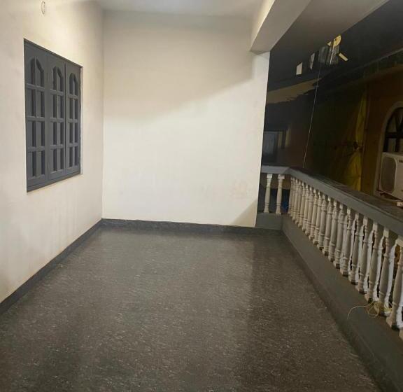 غرفة عائلية, Calangute Beach Corner