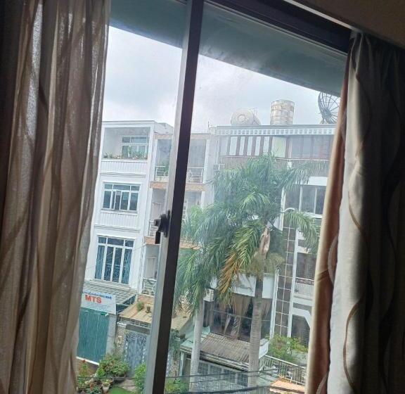 اتاق استاندارد سه نفره, Nhat Binh