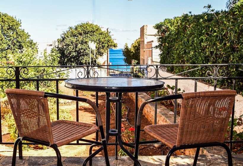 استودیوی استاندارد, Athina Villas