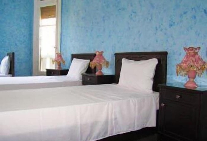 اتاق استاندارد چهار تخته, Travelers House