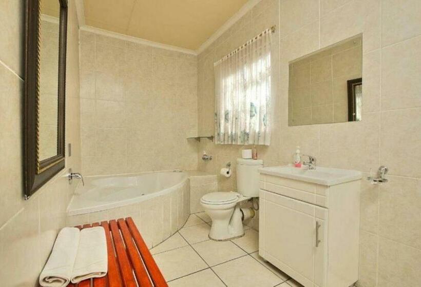 패밀리 룸 가든 전망, African Elephant Guesthouse
