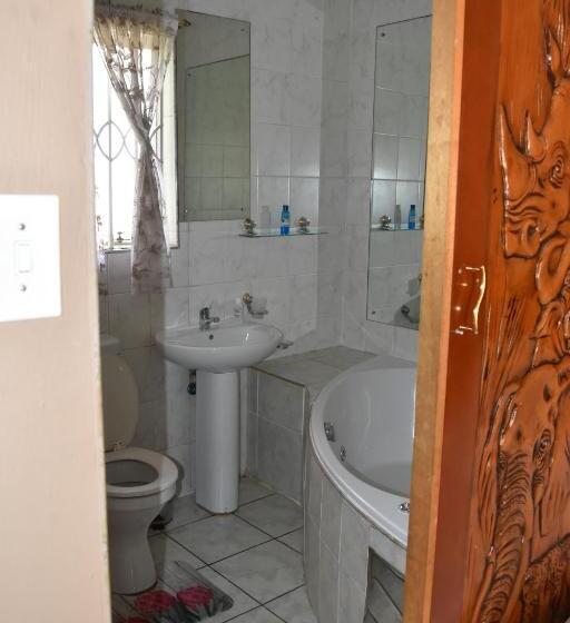 스탠다드 트리플 룸, African Elephant Guesthouse