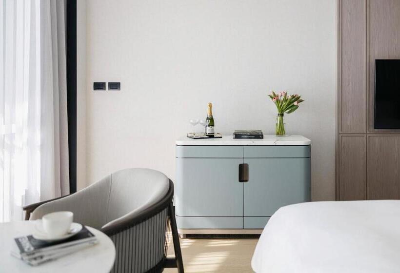 스탠다드 룸 킹사이즈 침대, The Langham, Gold Coast And Jewel Residences