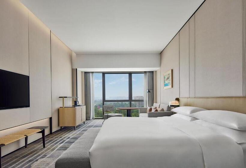 اتاق دلوکس با تخت کینگ و چشم‌انداز شهر, Sheraton Chengdu Pidu