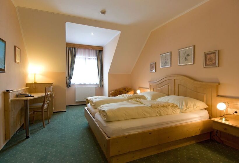 Номер Deluxe, Wellness Hotel Zlatá Lípa