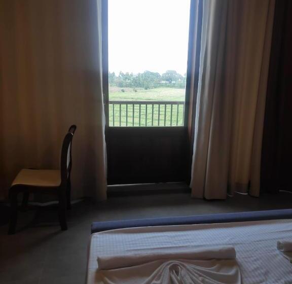 디럭스 룸, Sooriya Wessagiri Resort