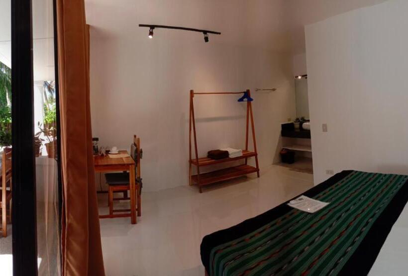 Номер Deluxe с Балконом, Corong Beach Resort